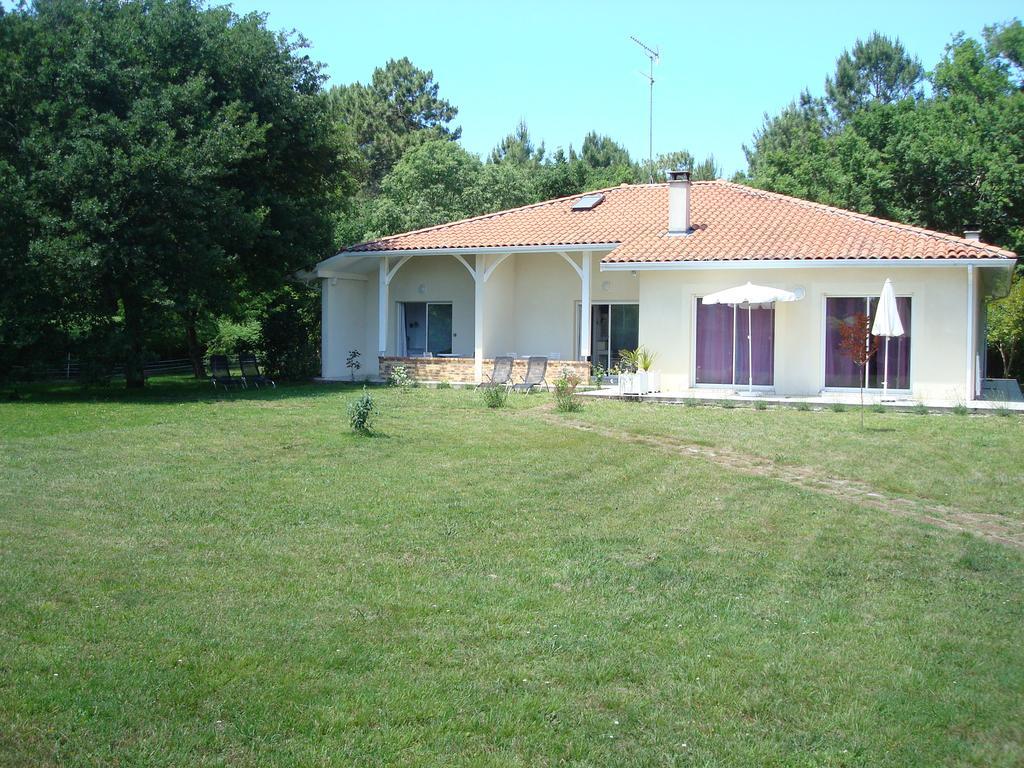 Chambres Blanches , bâtiment secondaire hotel la Caravelle, vue jardin Biscarrosse-Plage Extérieur photo
